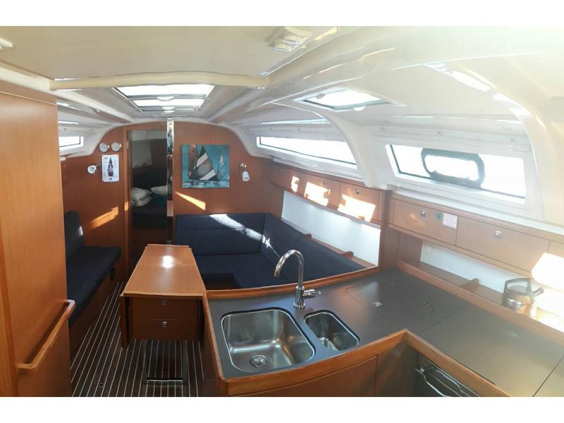 Book yachts online - sailboat - Bavaria Cruiser 37 - John K - rent