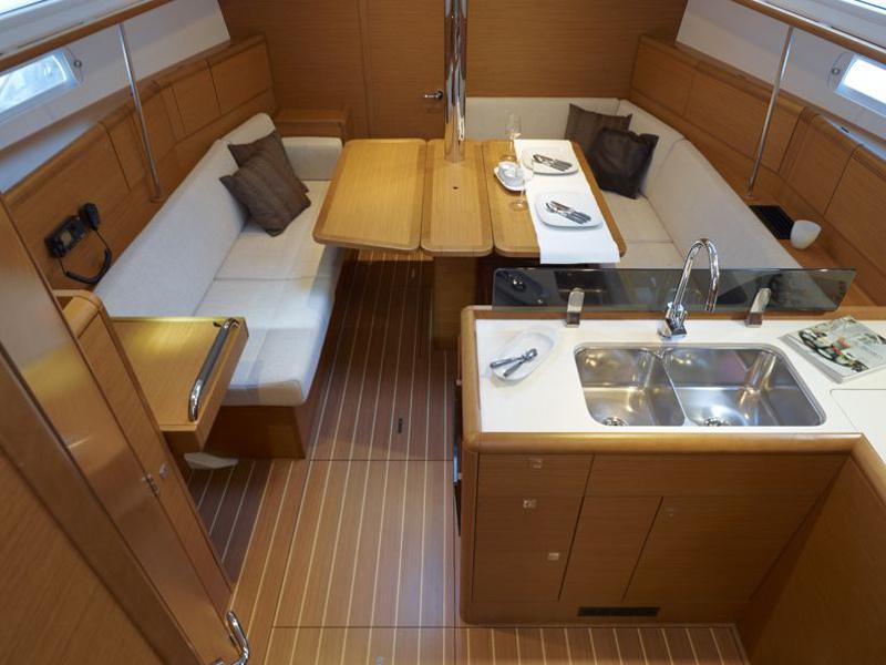 Book yachts online - sailboat - Sun Odyssey 389 - Agios George - rent