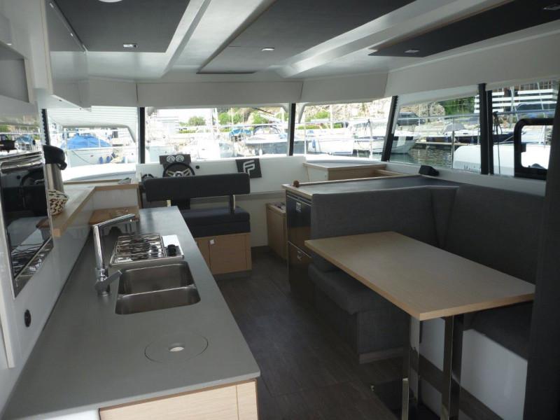Book yachts online - powercatamaran - MY 37- 4. cab. - MareTortuga - rent