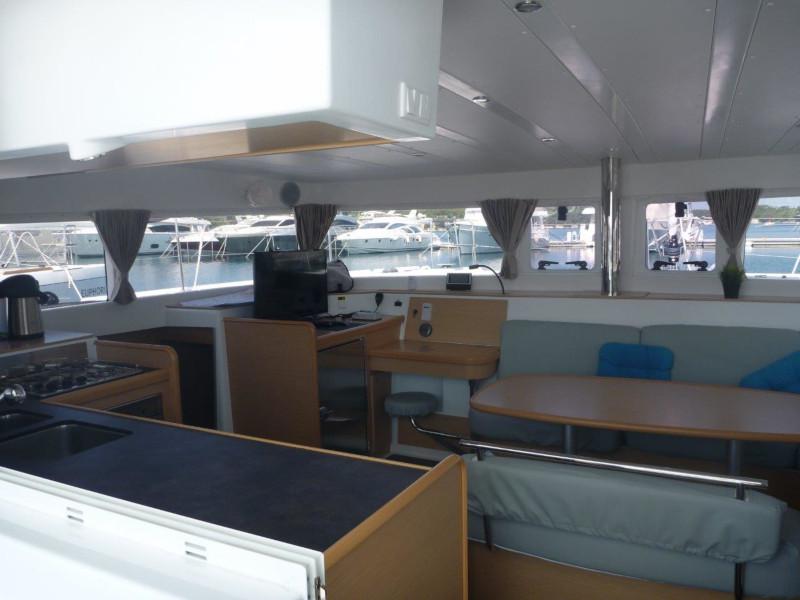 Book yachts online - catamaran - Lagoon 40 (4+2 cab.) - 4 YOU - rent