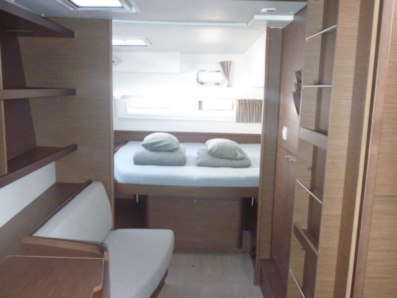 Book yachts online - catamaran - Lagoon 42 (3+2 cab.) - Skyfall - rent