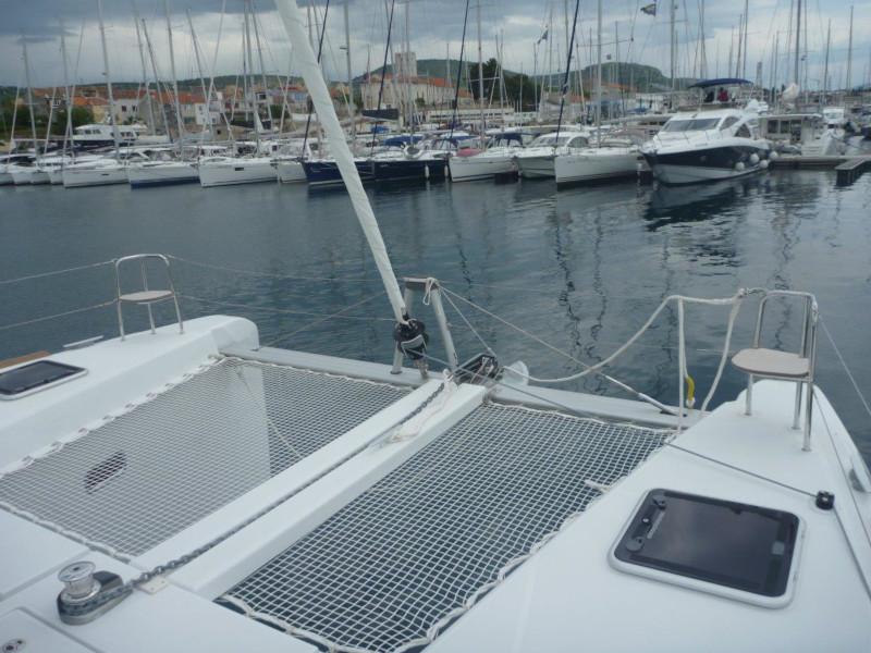 Book yachts online - catamaran - Lagoon 40 (3+2 cab.) - Millennium Falcon - rent
