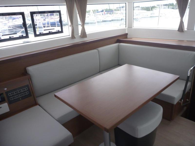 Book yachts online - catamaran - Lagoon 40 (3+2 cab.) - Millennium Falcon - rent