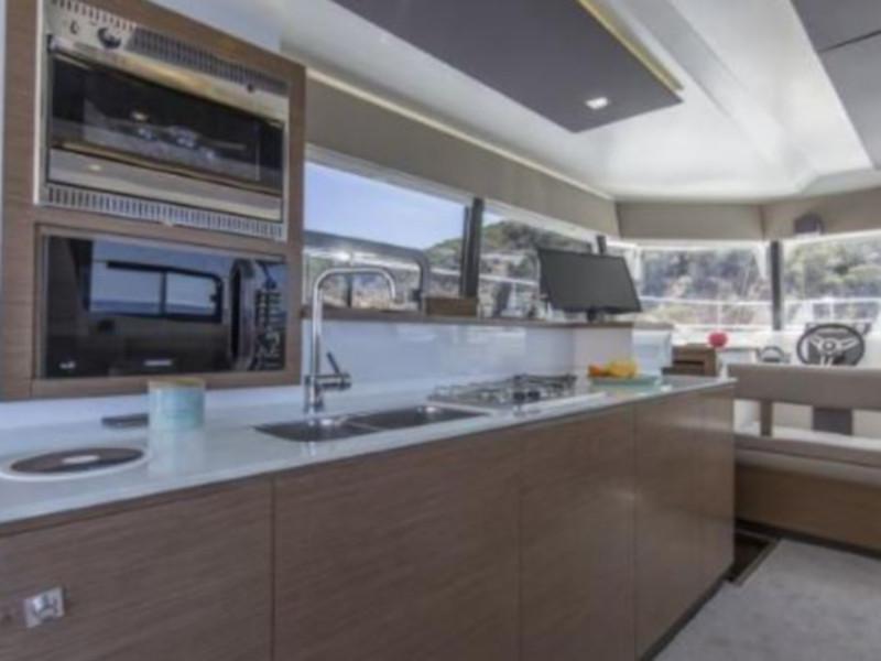 Book yachts online - powercatamaran - MY 37- 4. cab. - Thunderball - rent