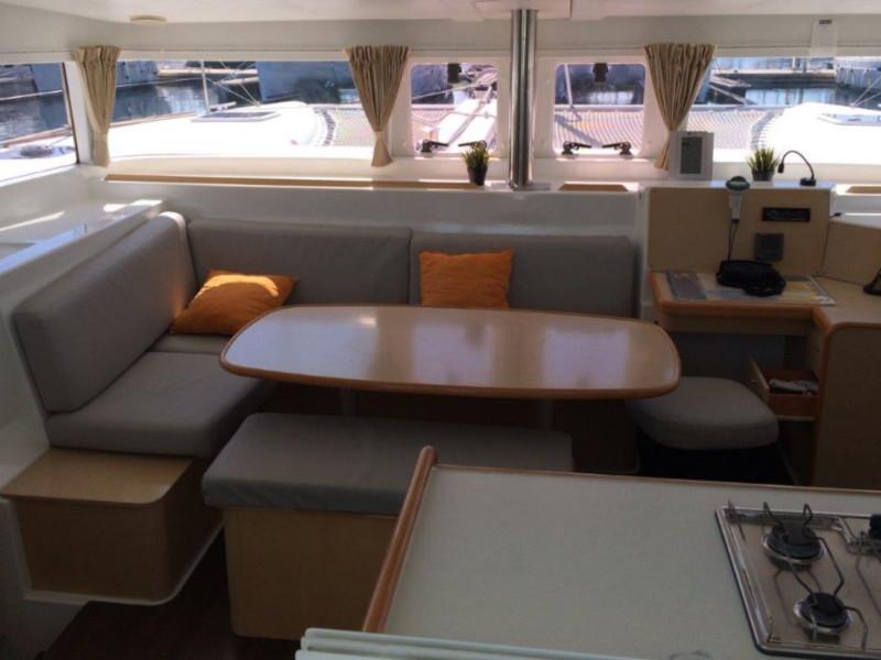 Book yachts online - catamaran - Lagoon 400 (4+2 cab.) - Cool Cat - rent