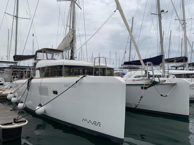 Book yachts online - catamaran - Lagoon 39 - Bumblebee - rent