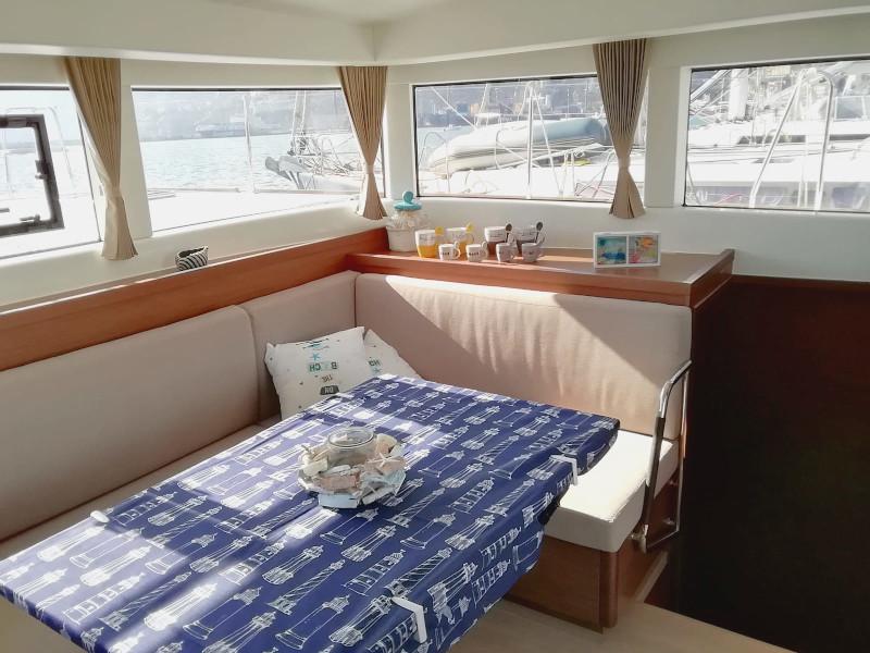 Book yachts online - catamaran - Lagoon 40 - Regolo - rent