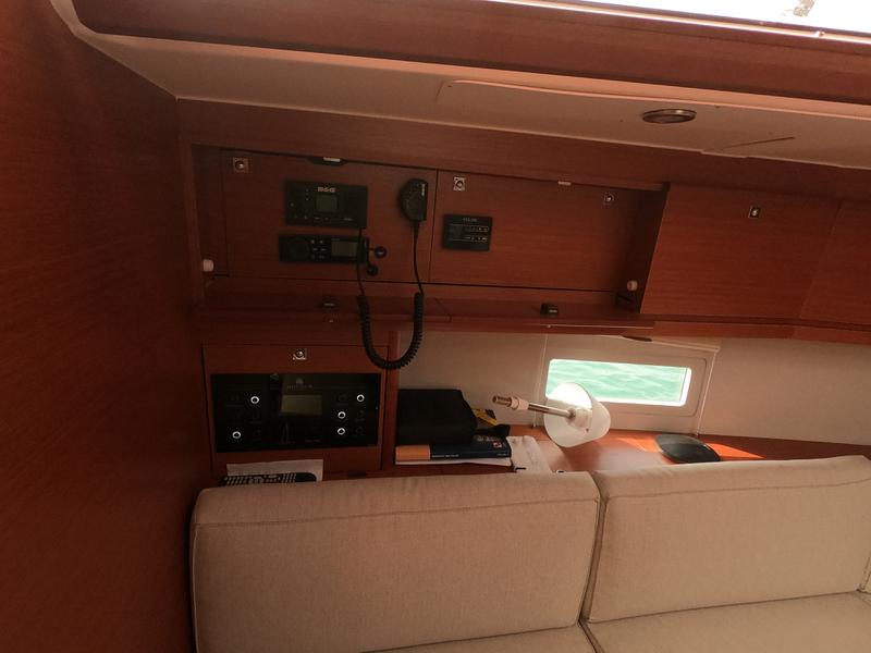 Book yachts online - sailboat - Dufour 430 Grand Large - Levan - rent
