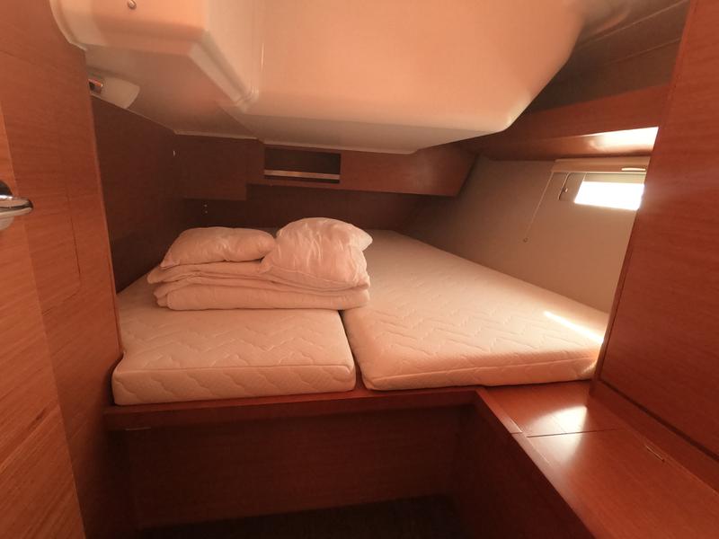 Book yachts online - sailboat - Dufour 430 Grand Large - Levan - rent