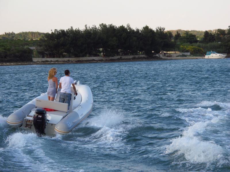 Book yachts online - motorboat - Zodiac Medline 540 - Medline 540 (Honda 80) - rent