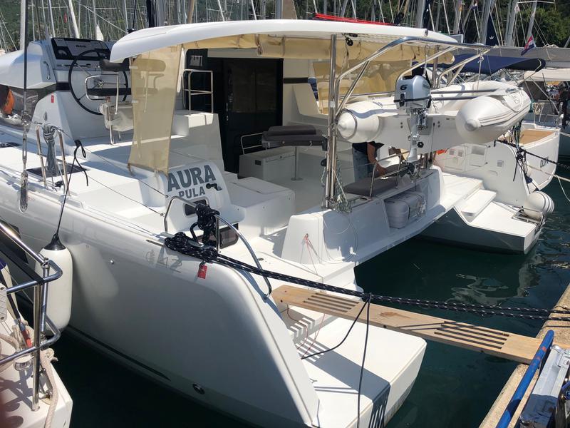 Book yachts online - catamaran - Lagoon 42 - Aura - rent