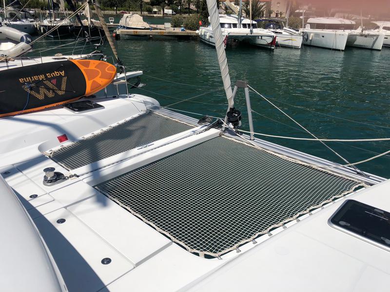Book yachts online - catamaran - Lagoon 42 - Aura - rent