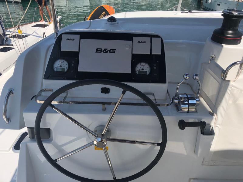 Book yachts online - catamaran - Lagoon 42 - Aura - rent