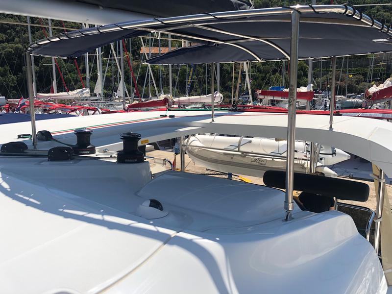 Book yachts online - catamaran - Lagoon 42 - Aura - rent