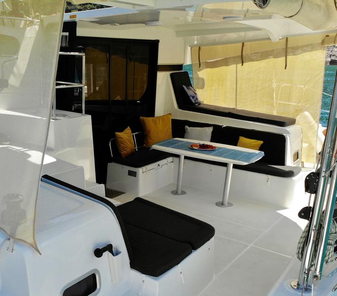 Book yachts online - catamaran - Lagoon 42 - Aura (skippered) - rent