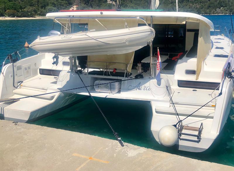 Book yachts online - catamaran - Lagoon 42 - Aura (skippered) - rent