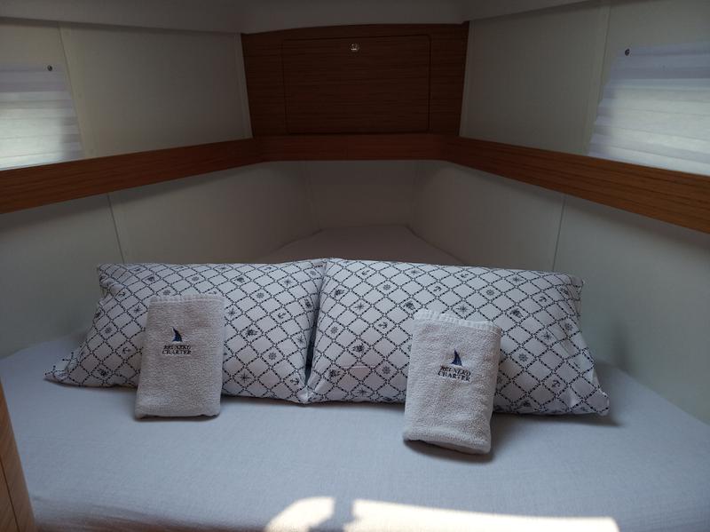 Book yachts online - sailboat - Elan Impression 45 BT - Knotty Buoy - rent