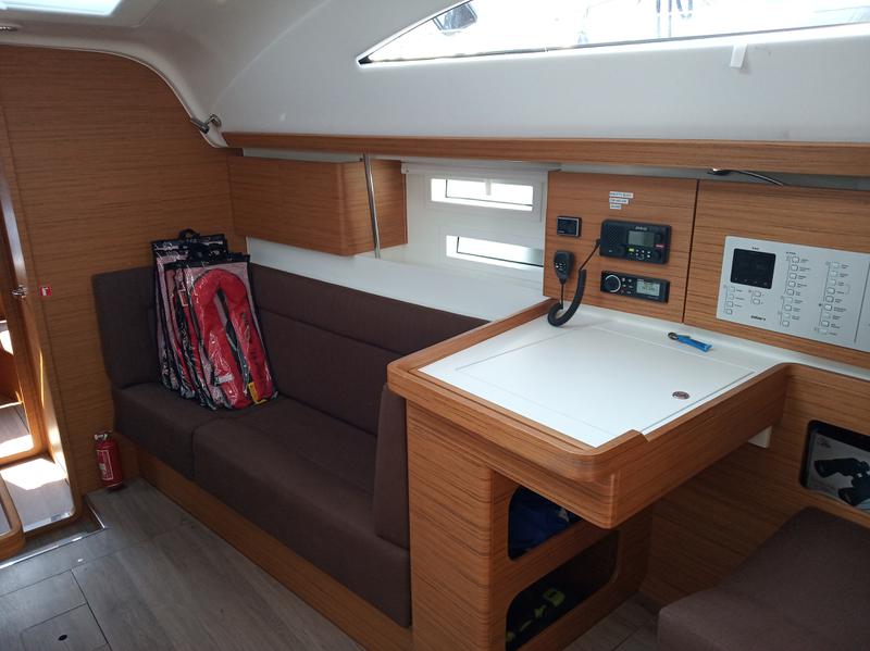 Book yachts online - sailboat - Elan Impression 45 BT - Knotty Buoy - rent
