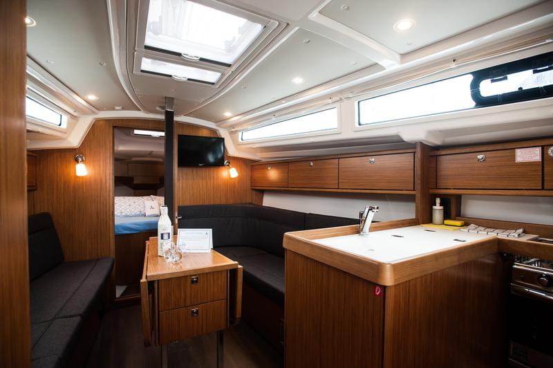 Book yachts online - sailboat - Bavaria 34 Cruiser - NEO with A/C - rent
