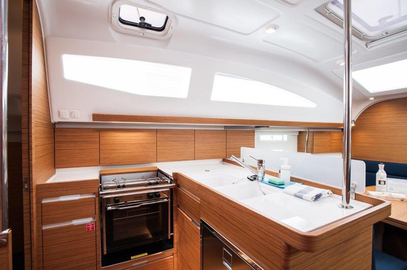Book yachts online - sailboat - Elan Impression 40 - FORTISS with A/C - rent