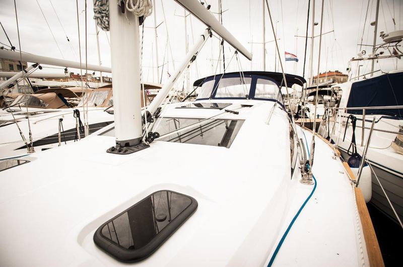 Book yachts online - sailboat - Elan Impression 40 - FORTISS with A/C - rent