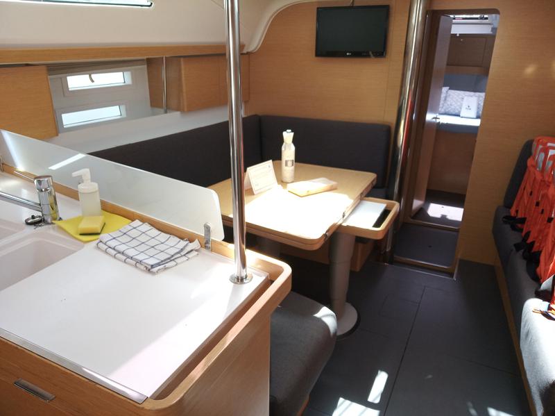 Book yachts online - sailboat - Elan Impression 444 - Marijana 48 with A/C - rent