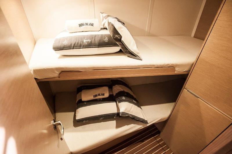 Book yachts online - sailboat - Elan Impression 45 BT - Reina Del Mar with A/C - rent