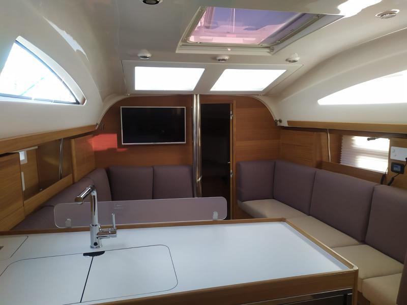 Book yachts online - sailboat - Elan Impression 40.1 - Baby Shark with A/C - rent