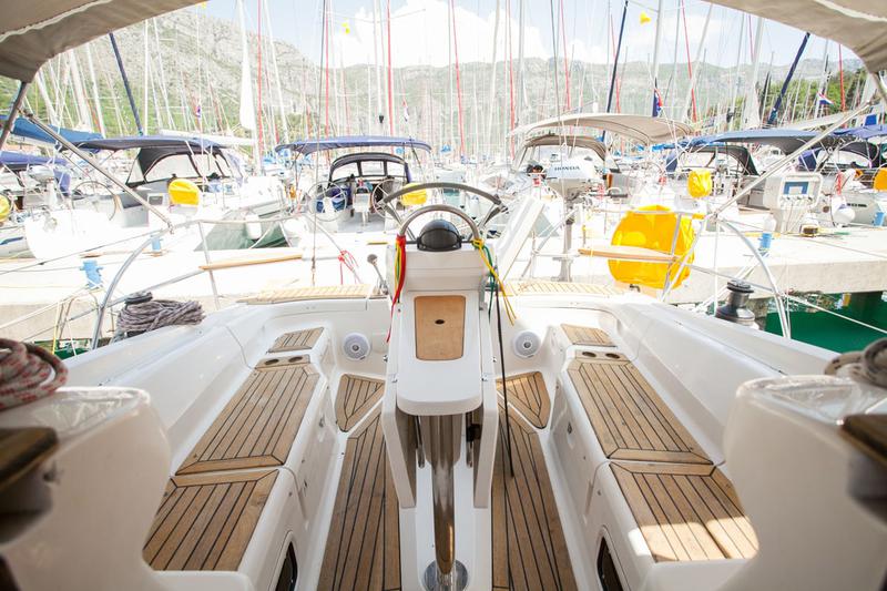Book yachts online - sailboat - Elan 384 Impression - Relax Point - rent