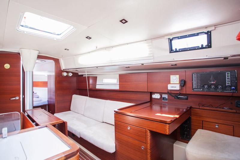 Book yachts online - sailboat - Salona 38 - Olynthia - rent