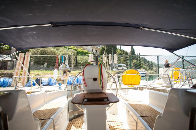 Book yachts online - sailboat - Bavaria 37 Cruiser - Mare - rent