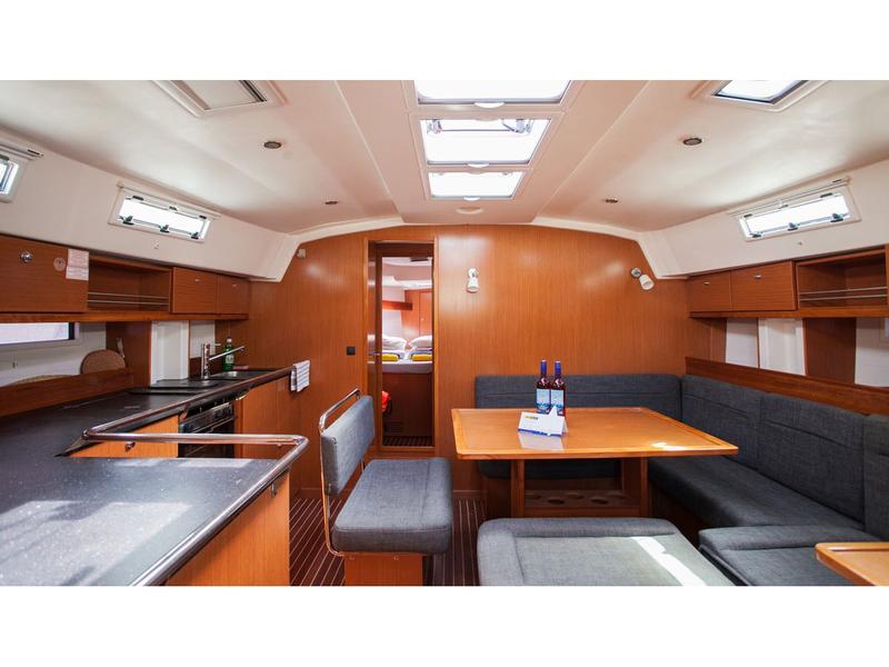 Book yachts online - sailboat - Bavaria Cruiser 45 - Blues Point - rent