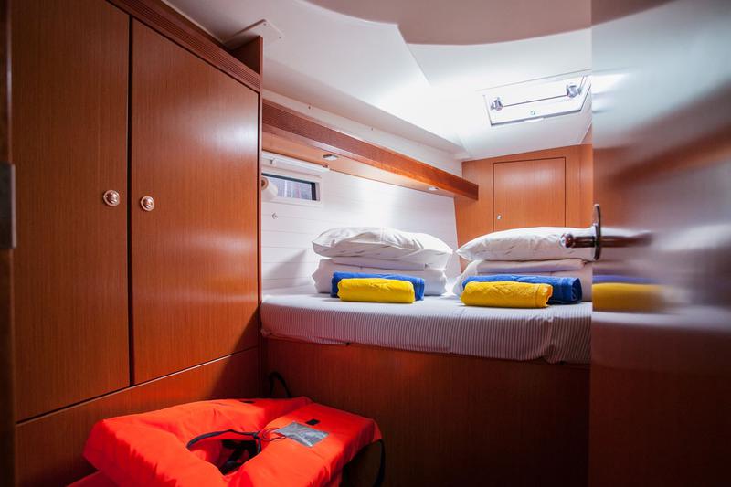 Book yachts online - sailboat - Bavaria Cruiser 45 - Blues Point - rent
