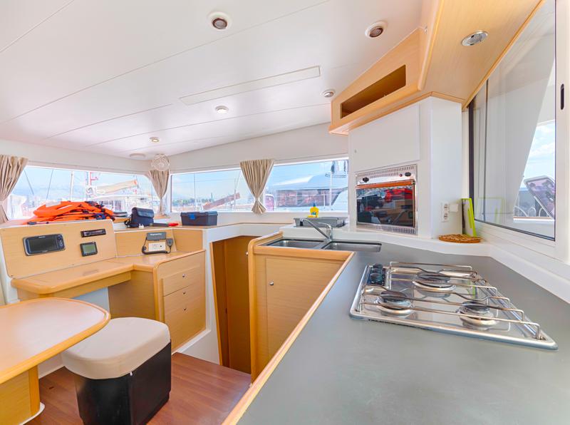 Book yachts online - catamaran - Lagoon 400 - SIMBA - rent