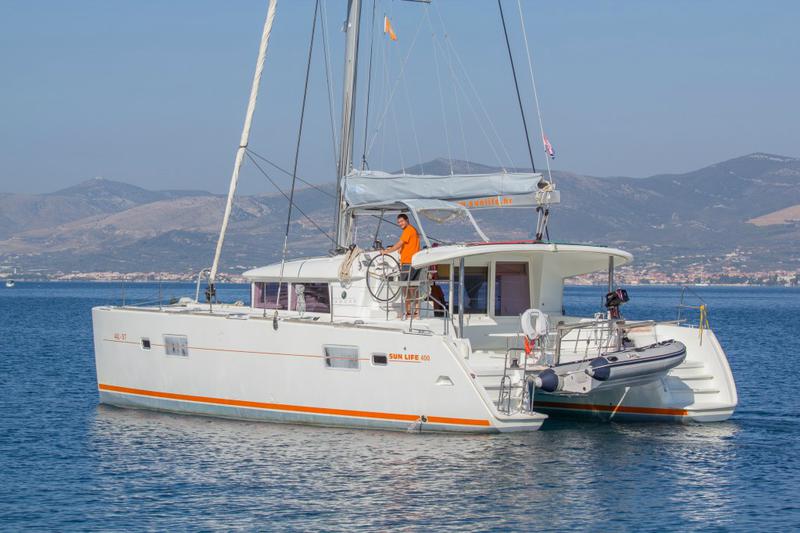 Book yachts online - catamaran - Lagoon 400 - SIMBA - rent