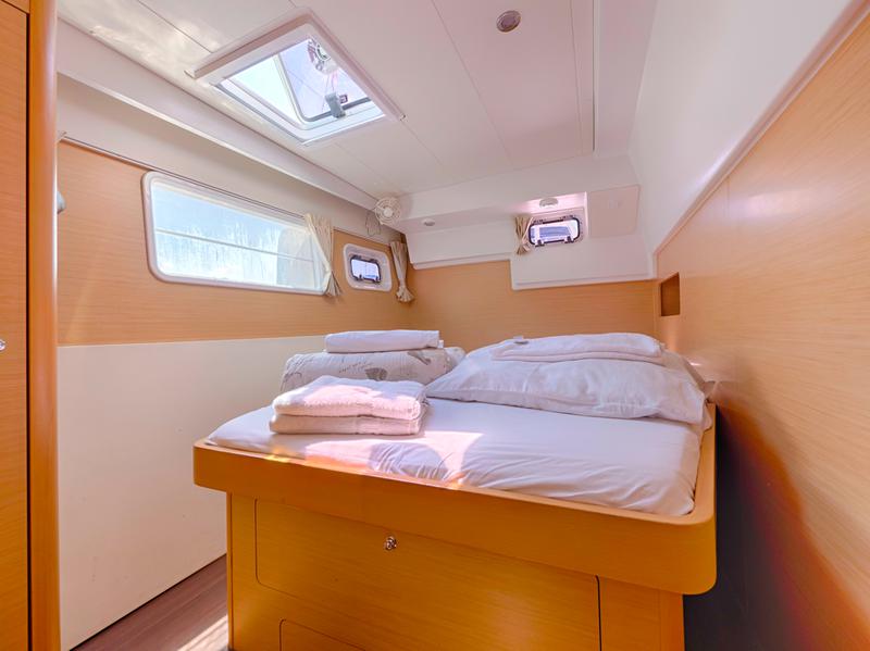 Book yachts online - catamaran - Lagoon 400 - SIMBA - rent