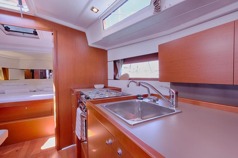 Book yachts online - sailboat - Oceanis 38.1 - MARE NOSTRUM II - rent