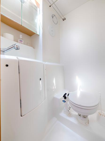 Book yachts online - catamaran - Lagoon 400 - COCO LOCO - rent