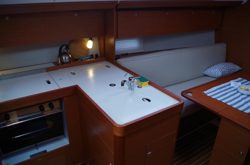 Book yachts online - sailboat - Dufour 360 GL - Anahata - rent