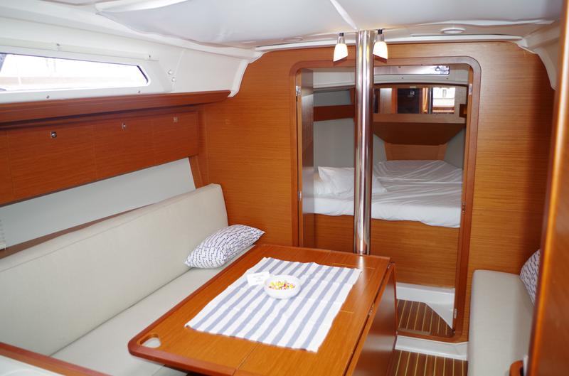 Book yachts online - sailboat - Dufour 360 GL - Anahata - rent