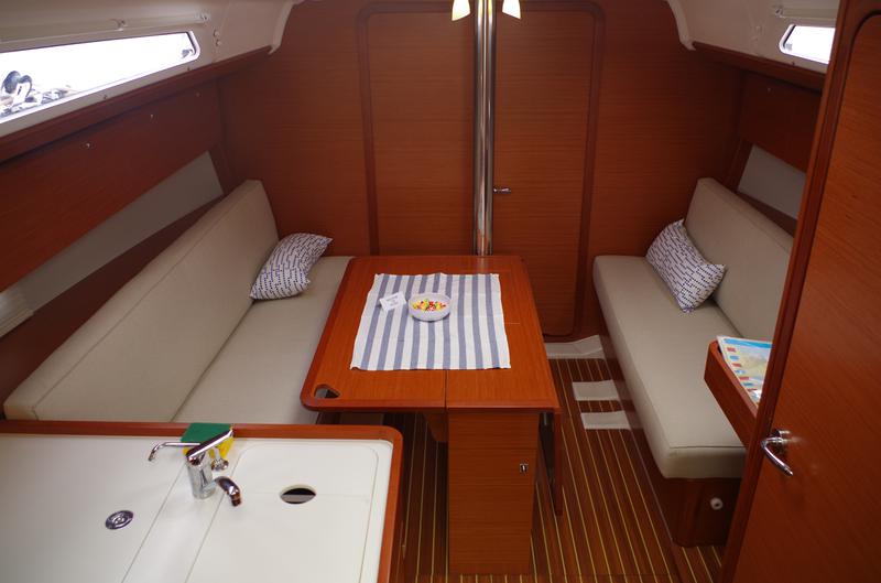 Book yachts online - sailboat - Dufour 360 GL - Anahata - rent
