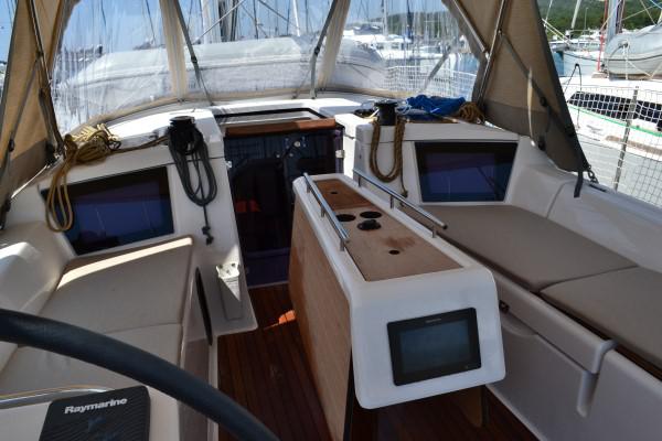 Book yachts online - sailboat - Dufour 360 GL - Minion - rent