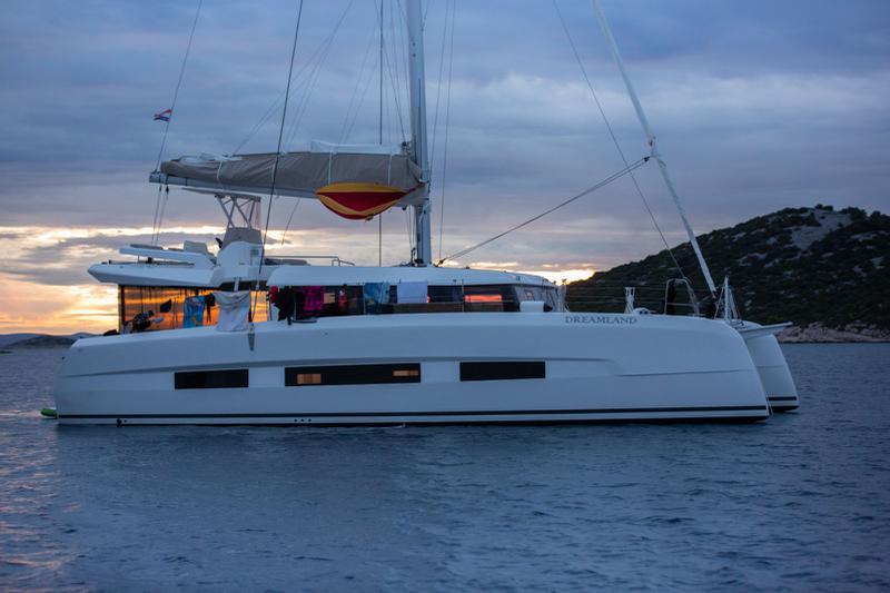Book yachts online - catamaran - Dufour Catamaran 48 - Dreamland - rent