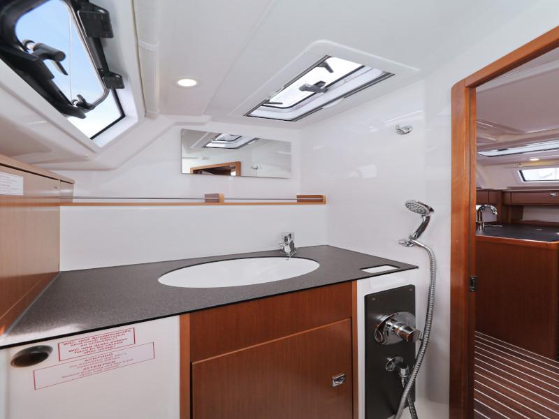 Book yachts online - sailboat - Bavaria Cruiser 37 - Hama - rent