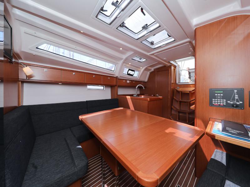 Book yachts online - sailboat - Bavaria Cruiser 37 - Hama - rent