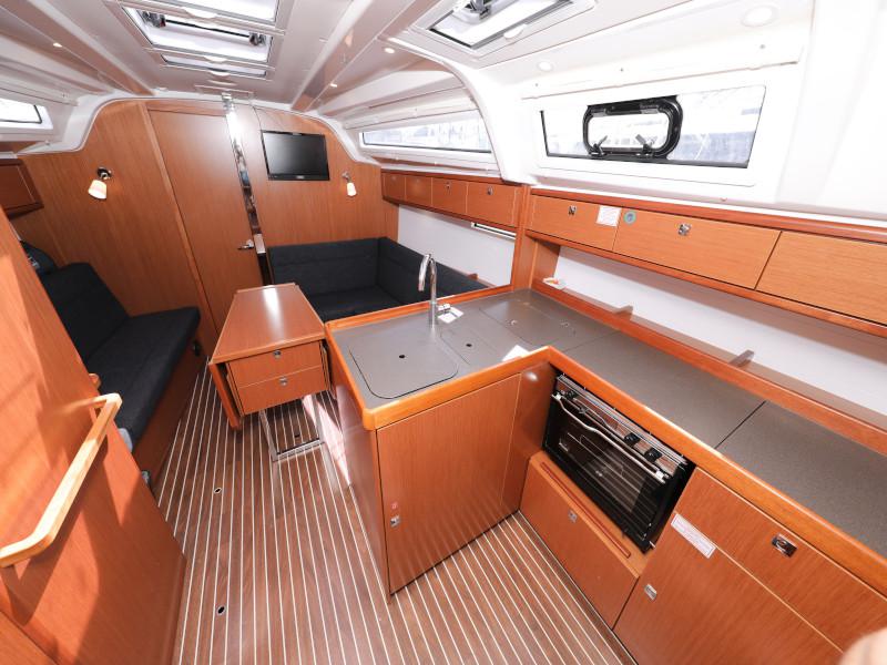 Book yachts online - sailboat - Bavaria Cruiser 37 - Hama - rent