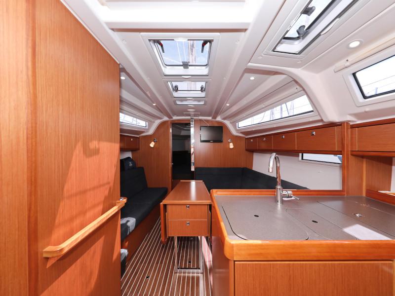 Book yachts online - sailboat - Bavaria Cruiser 37 - Hama - rent