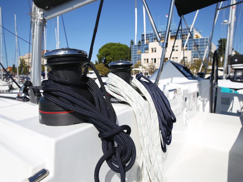 Book yachts online - catamaran - Lagoon 450  Flybridge - LLYN - rent