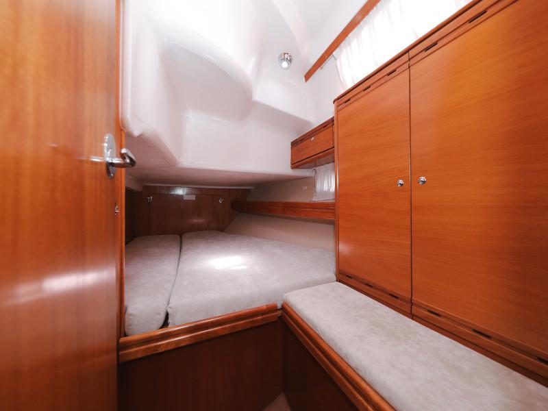 Book yachts online - sailboat - Bavaria 39 Cruiser - Windy - rent
