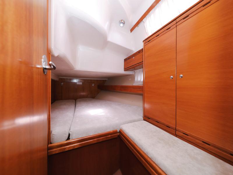 Book yachts online - sailboat - Bavaria 39 Cruiser - Windy - rent